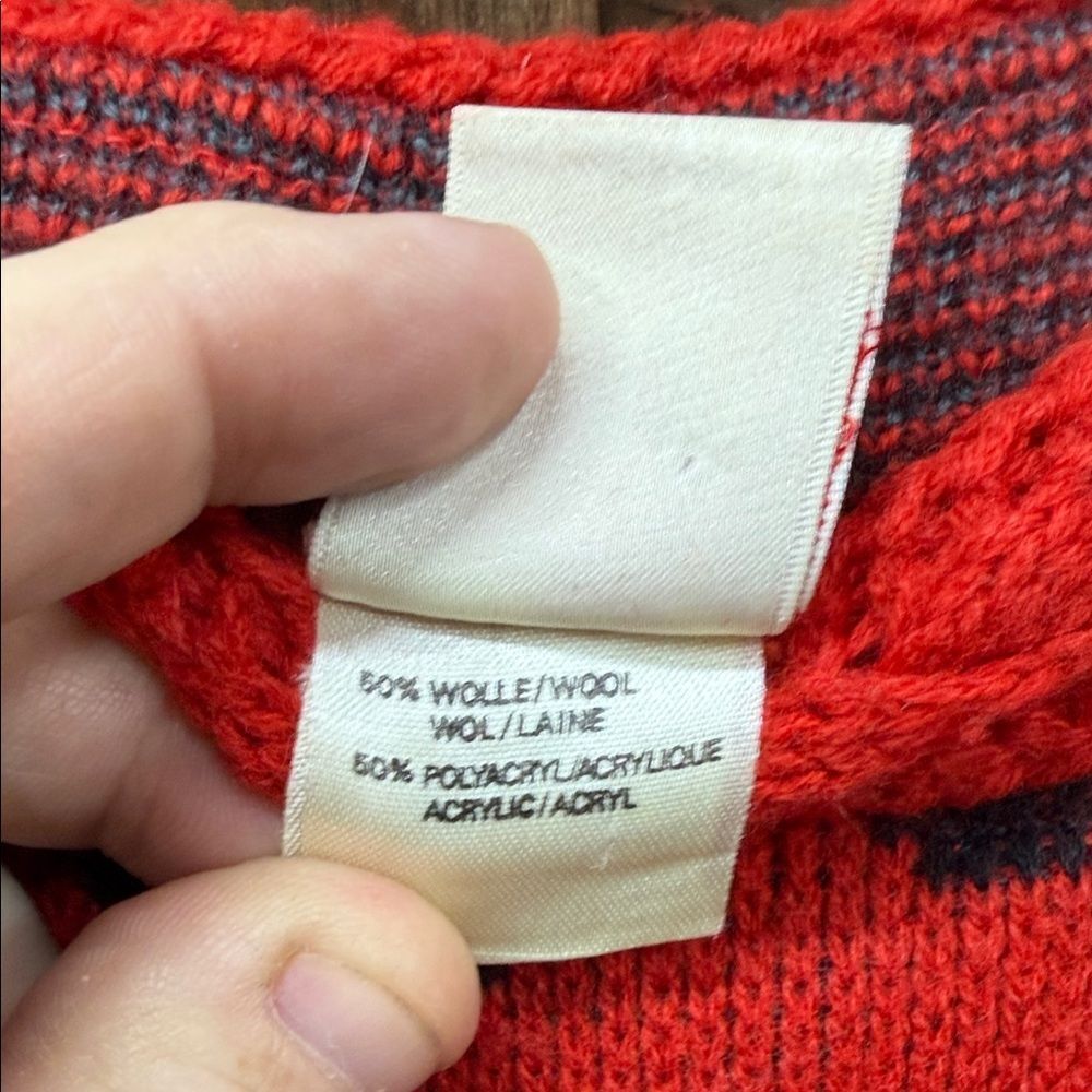 Vintage Unique Red Patterned Women's Sweater - Picture 7 of 7
